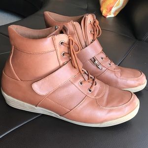 Funky hidden wedge tennies